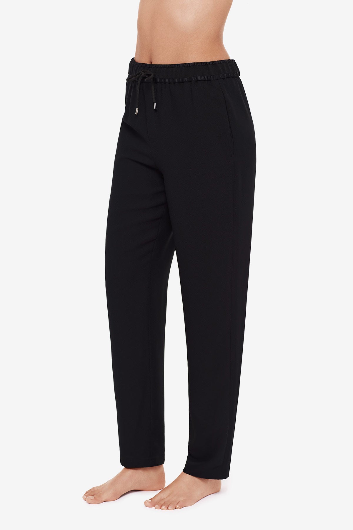Crepe Easy Jogger in Black Black | Miraclesuit