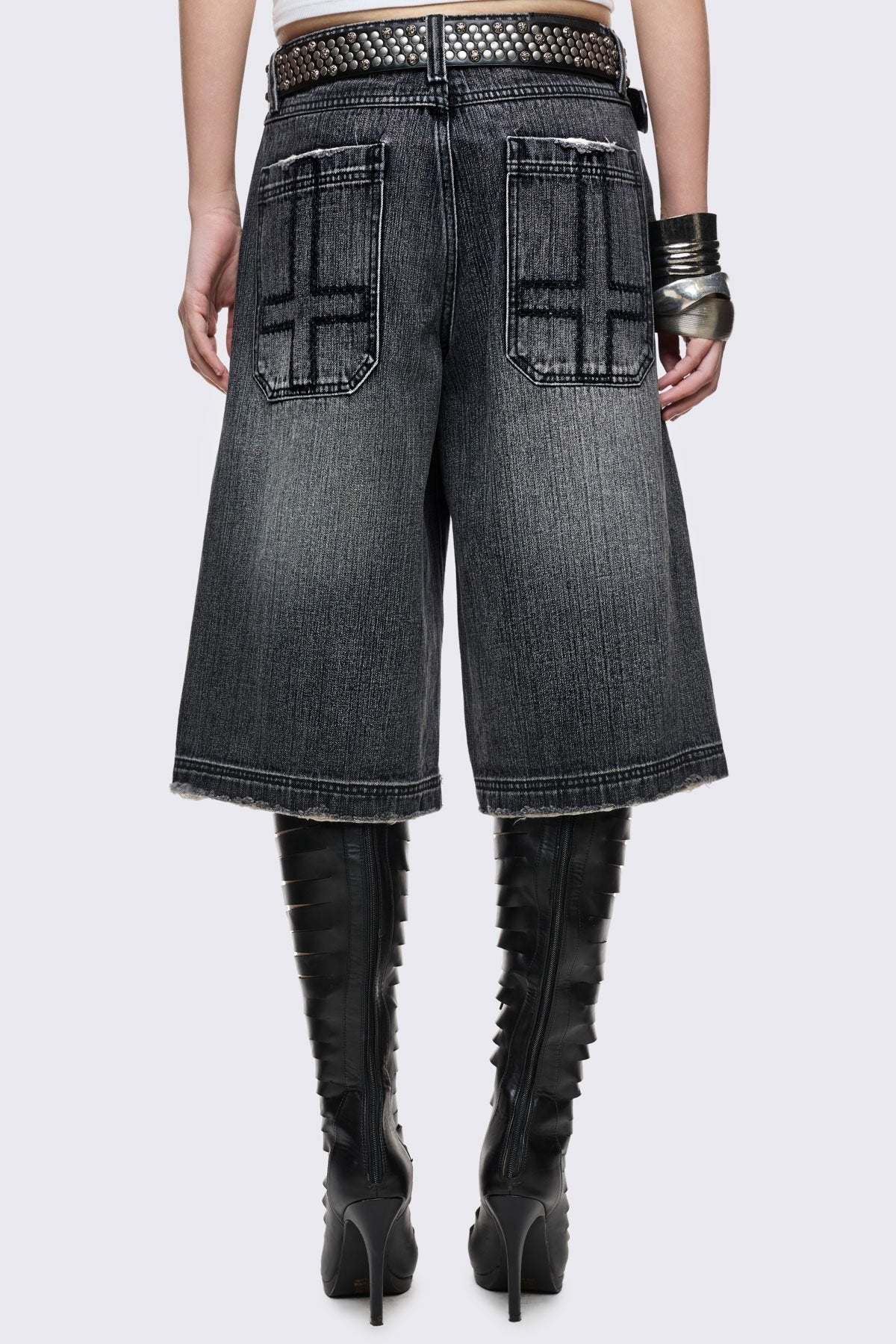 Minga London Fallen Distressed Jorts