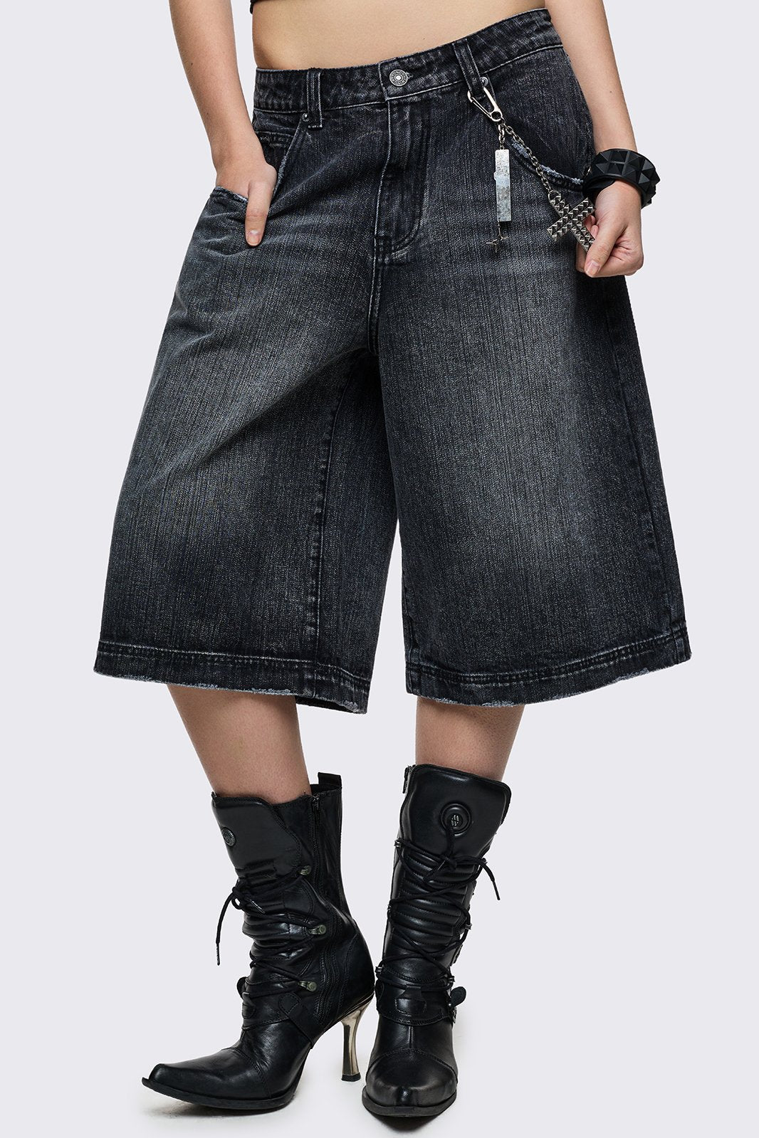 Minga London Worn Black Washed Jorts