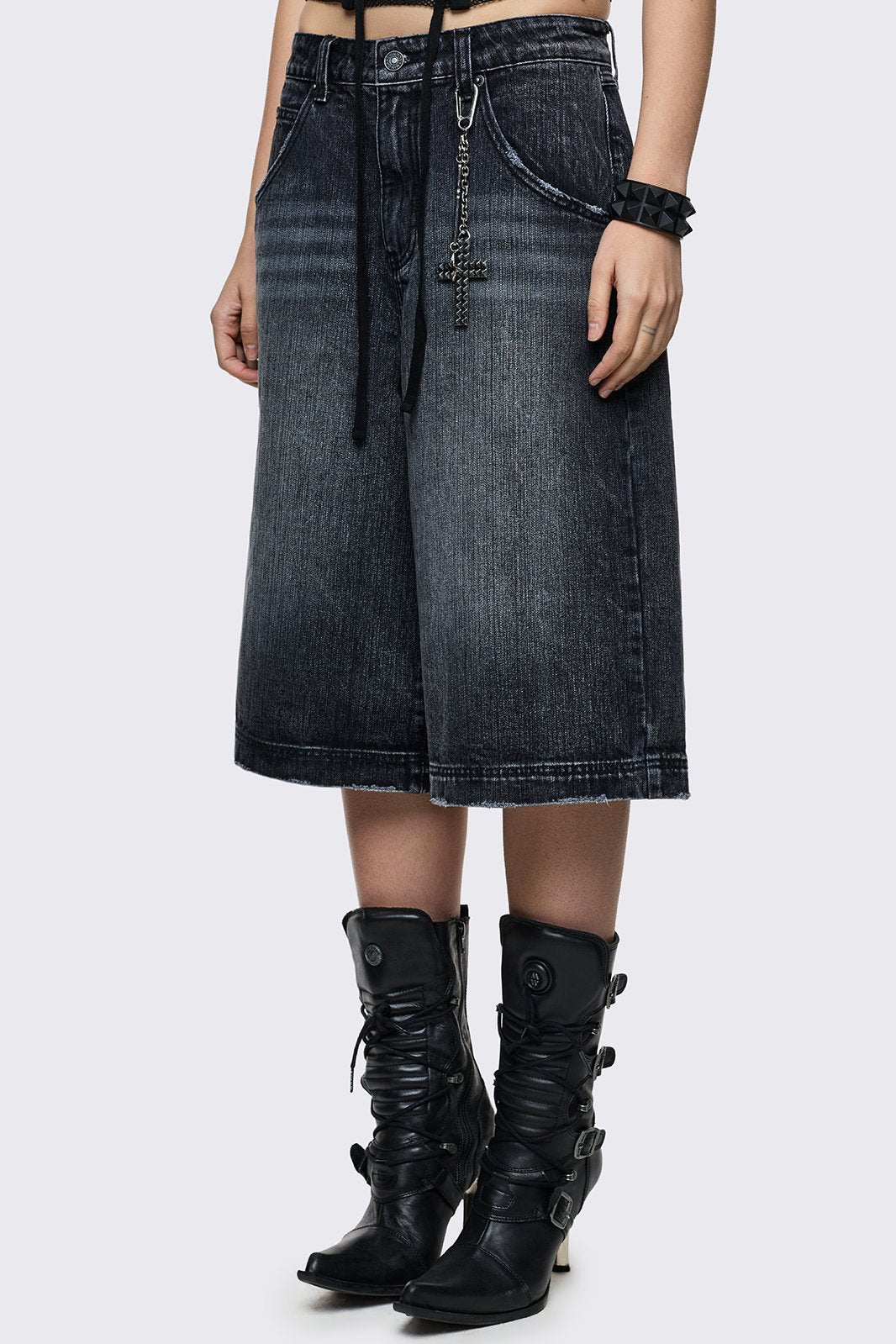 Minga London Worn Black Washed Jorts